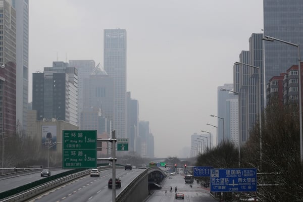 https://www.scmp.com/economy/china-economy/article/3049209/coronavirus-china-unlikely-defend-falling-yuan-despite-us