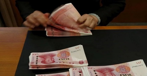 China Stocks, Yuan Tumble on Worries about Economic Slowdown