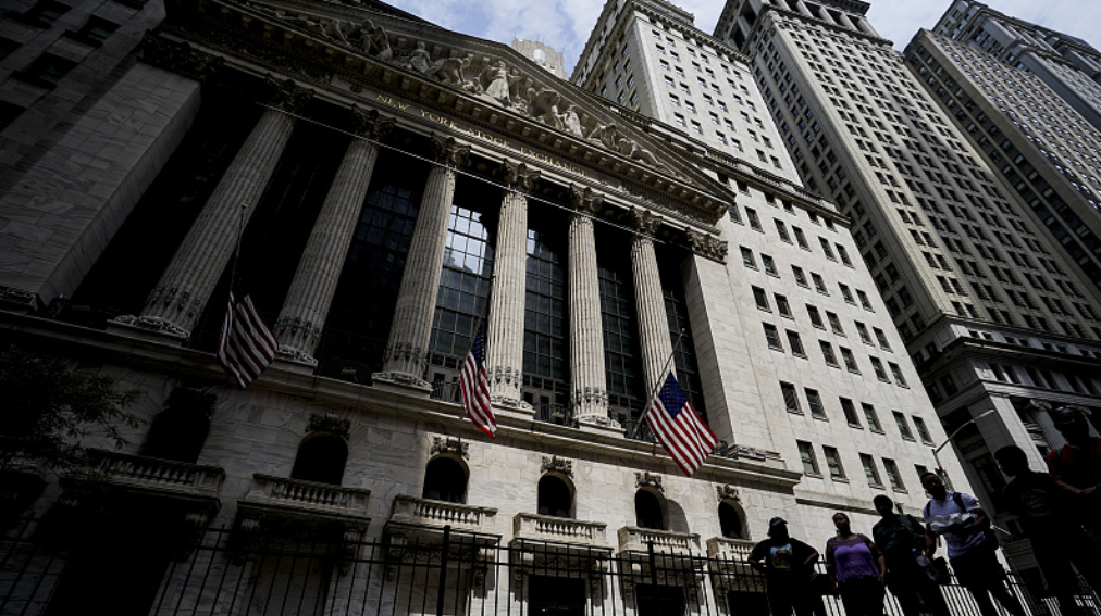 U.S. stocks rally shows Wall Street wrong on Fed's rates outlook